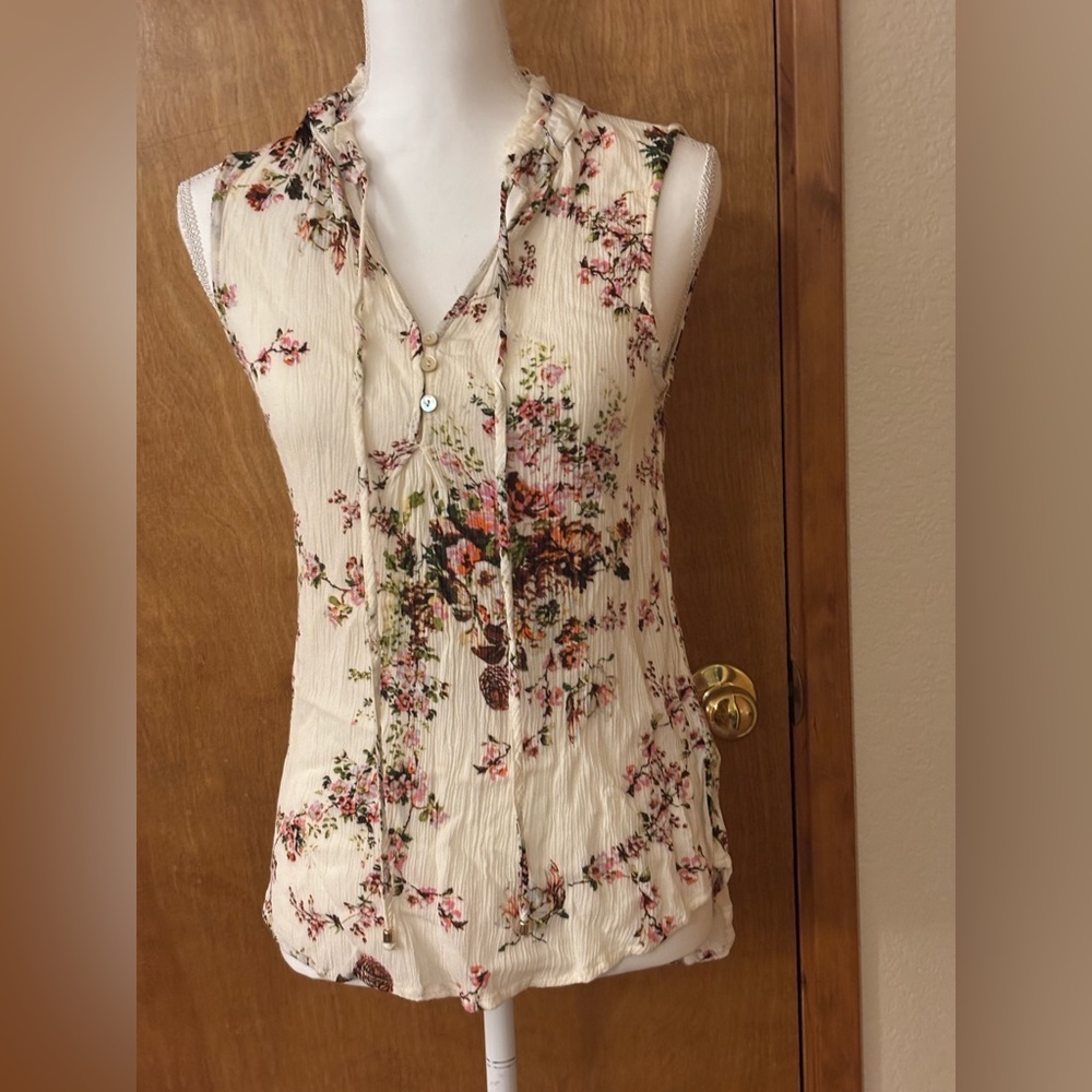 Pink Clover Cream Sleeveless Floral Button-Front Blouse